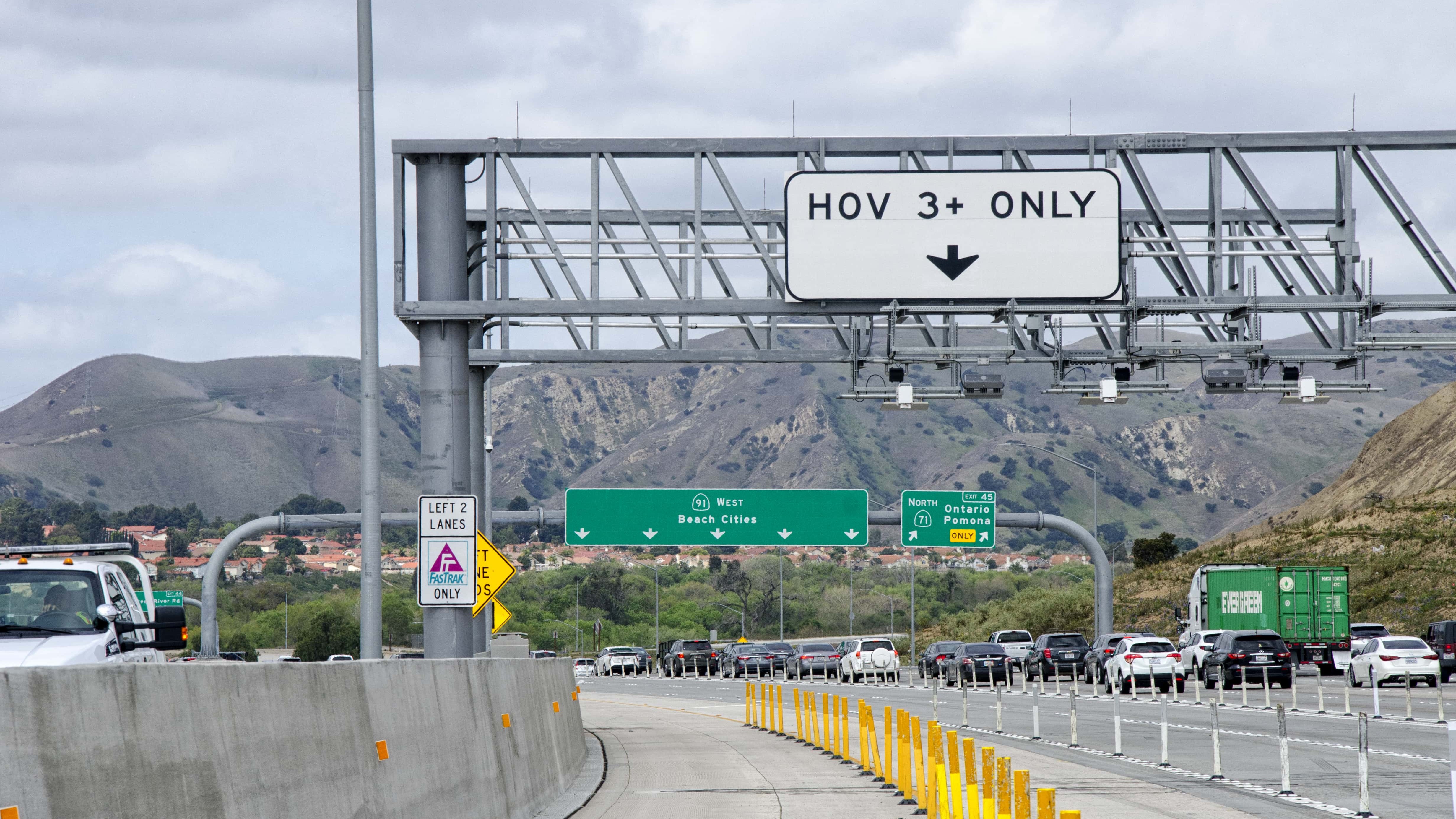 HOV 3 plus only sign